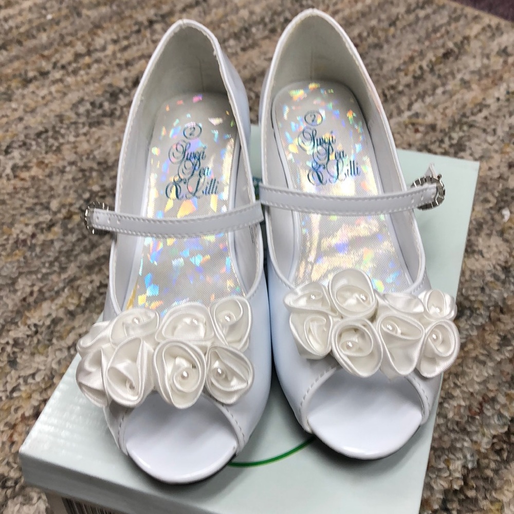 Nancy Girls Oown Toe Dress Shoes w/Floral ivory